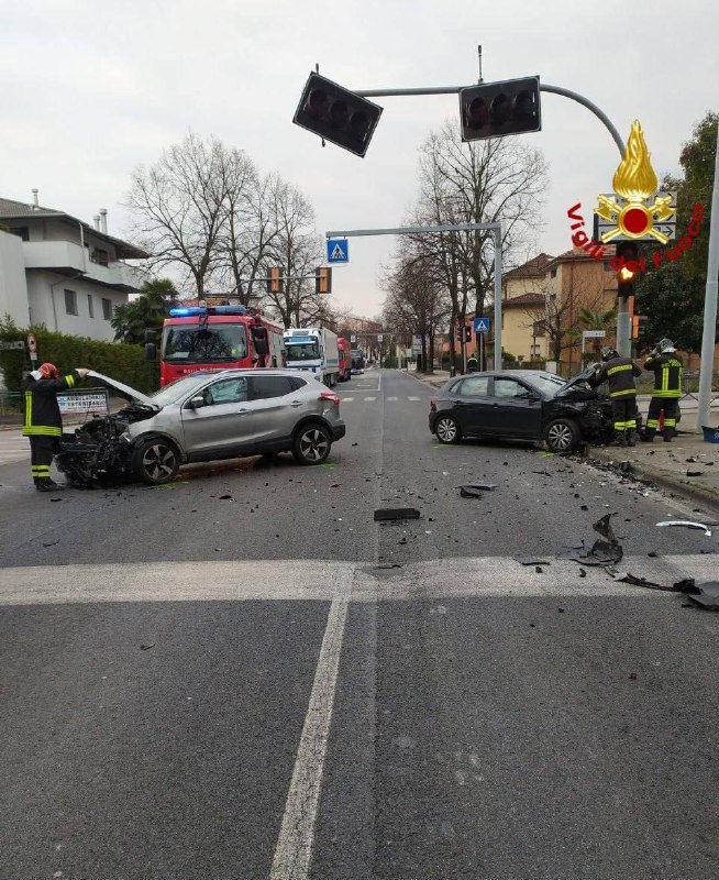 SCONTRO TRA DUE AUTO A CASARSA DELLA DELIZIA